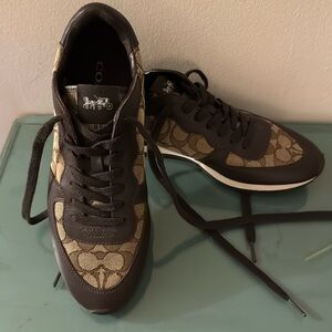 Coach Sneakers
Size 9